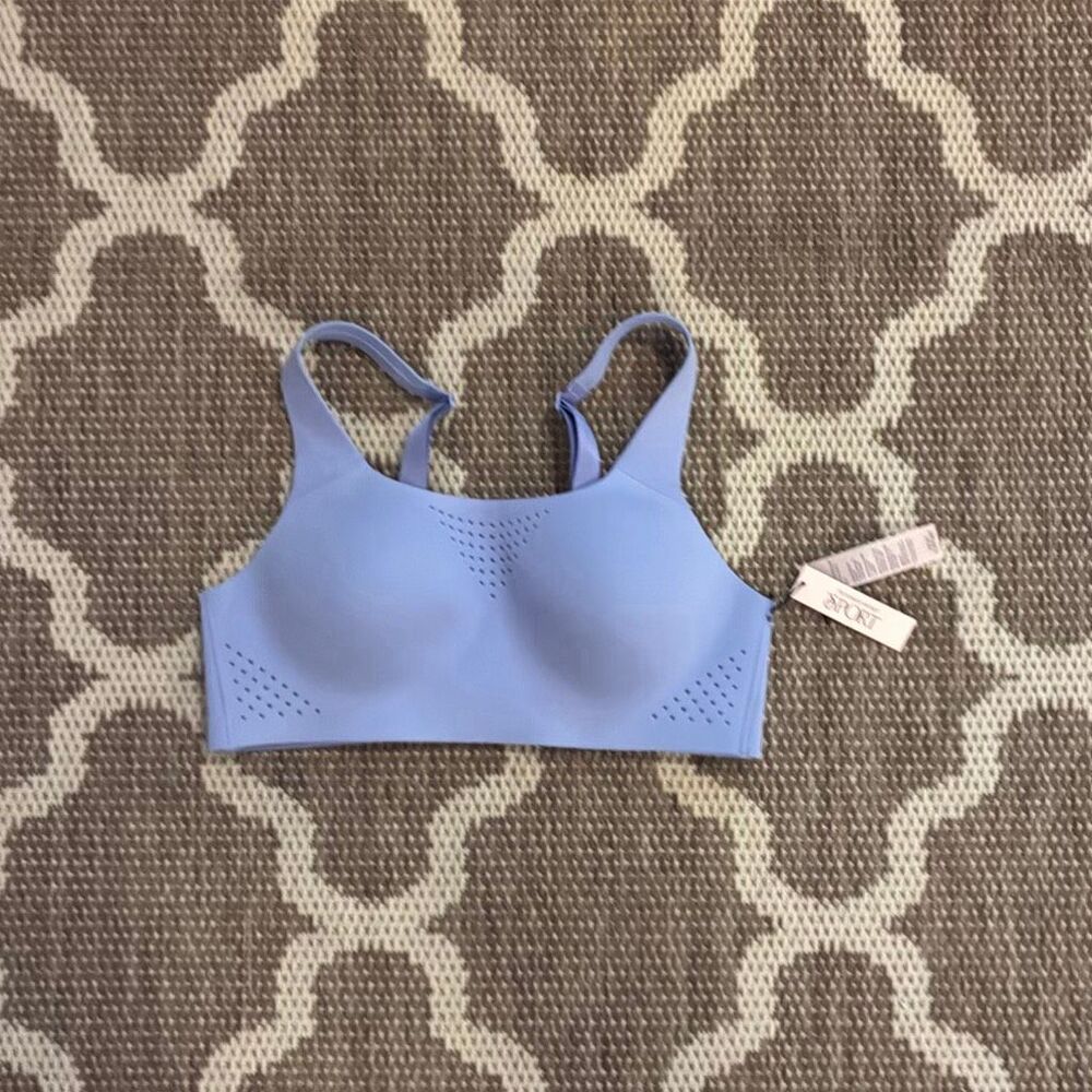 Victoria’s Secret featherweight Max sports bra size 34B